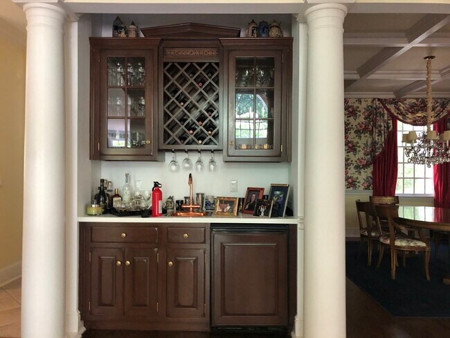 Bar in Library - 1 Hurlingham Club Rd