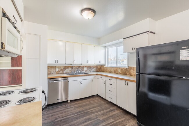 Building Photo - 1609 N Plateau Ave