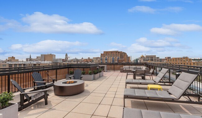 Rooftop sundeck with Wi-Fi access and lounge chairs - Latrobe