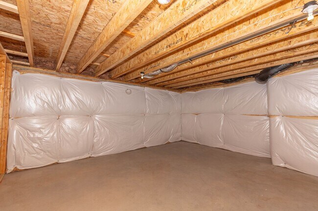 Building Photo - 5 Bed, 4.5 Bath Single Family Home in Step...