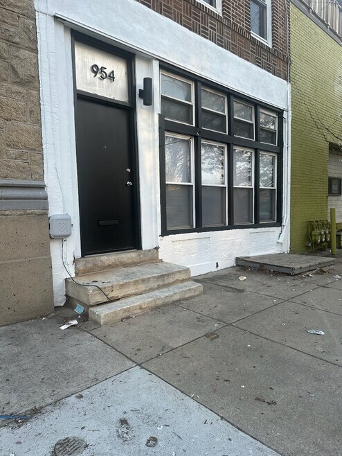 Building Photo - 954 N 8th St