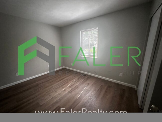 Building Photo - Update 2 bedroom condo - Move in ready!