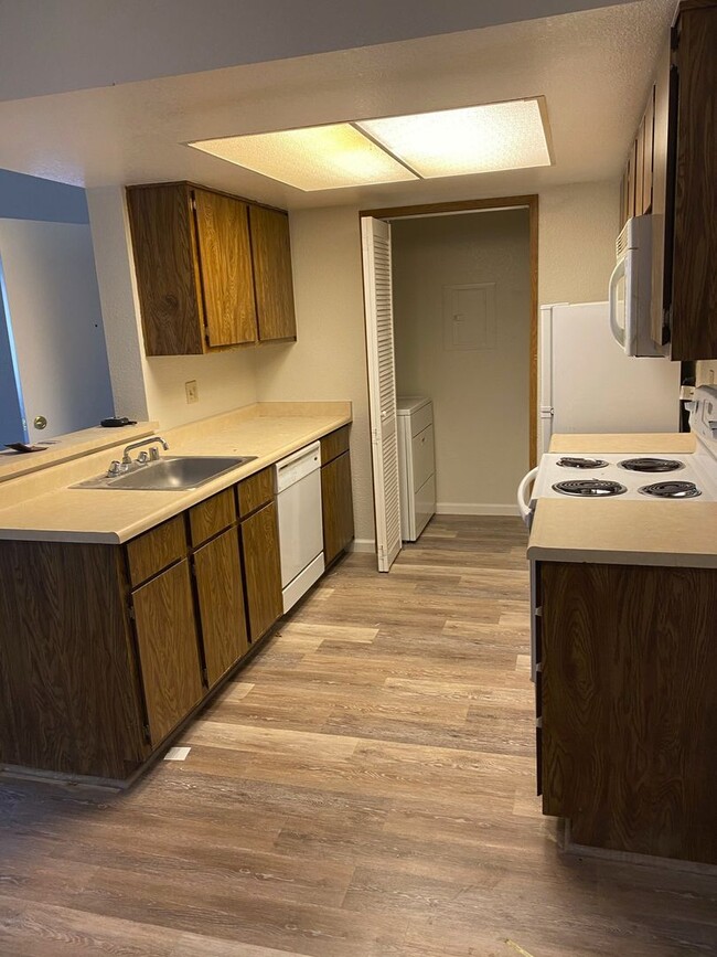 Building Photo - 555 E Patriot Blvd