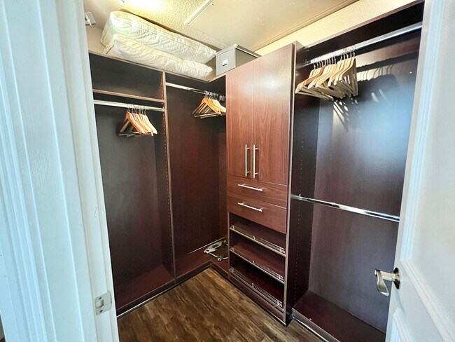 Building Photo - $1000 Off 1st Months Rent! Luxurious 2 Bed...