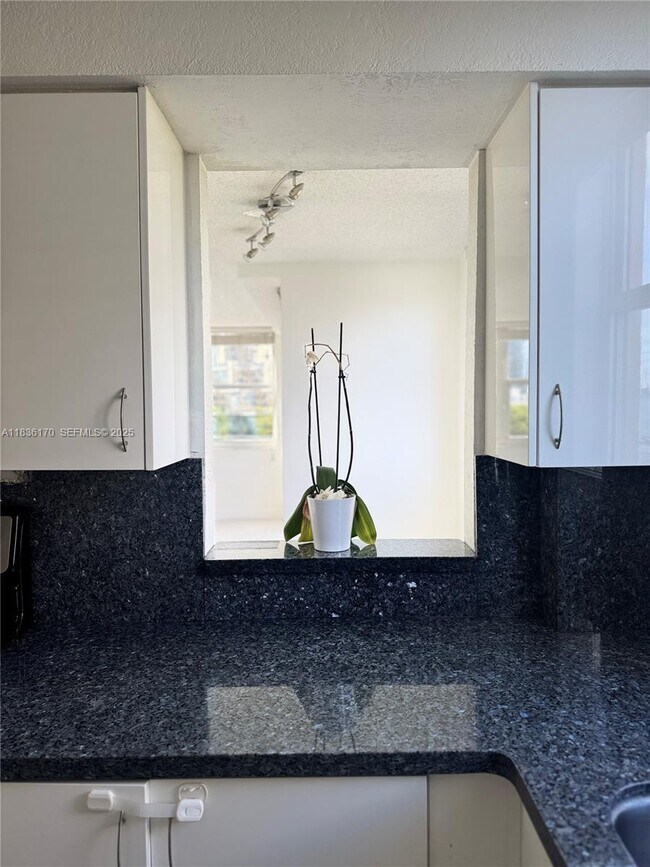 Building Photo - 770 Claughton Island Dr