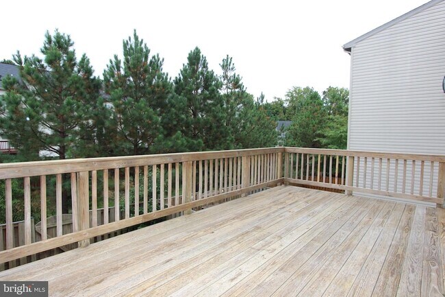 Building Photo - 325 Hersden Ln