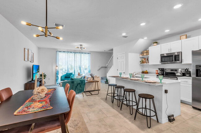 Building Photo - 14151 Oviedo Pl