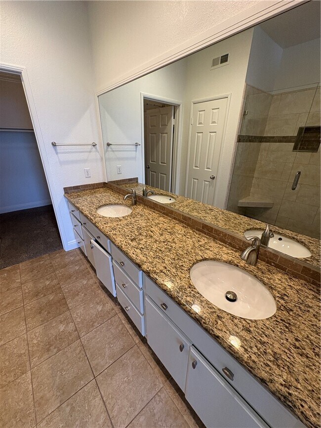 Building Photo - 1028 S Rossano Way