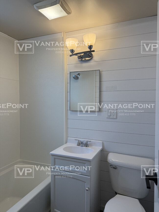 Building Photo - 1342 12th Ave