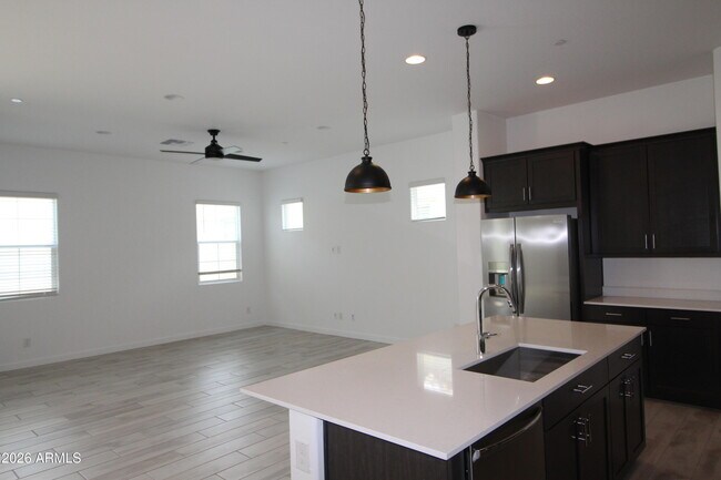 Building Photo - 3831 E Rainbow Dr