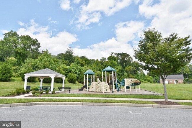 Building Photo - 7575 Willow Bottom Rd