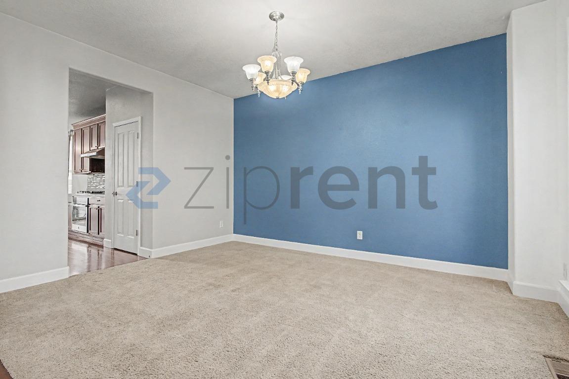 Building Photo - Unit
