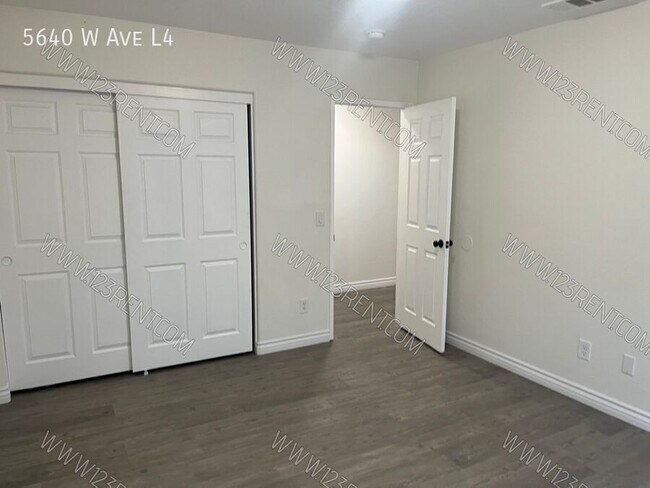 Building Photo - 5640 W Ave L4