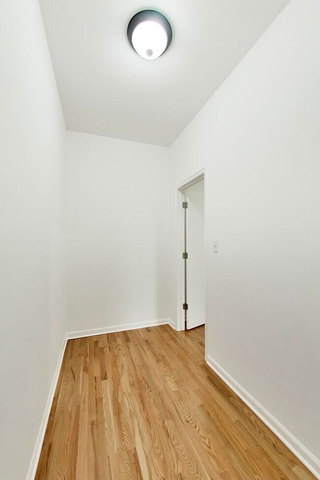 Building Photo - 1301 N Oakley Blvd