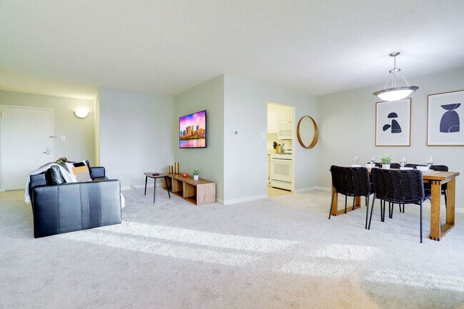 Building Photo - 320 23rd St S