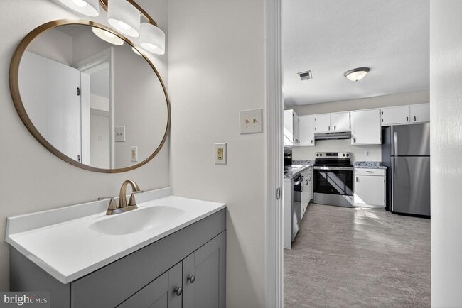 Building Photo - 352 Valley Mill Rd