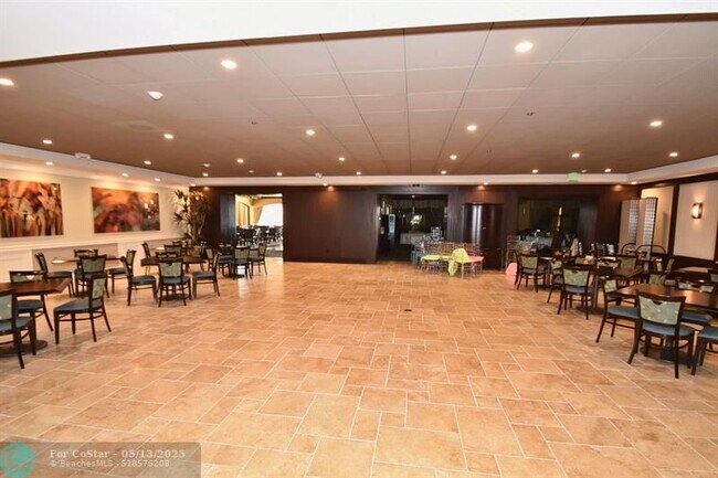 Building Photo - 6715 Via Regina