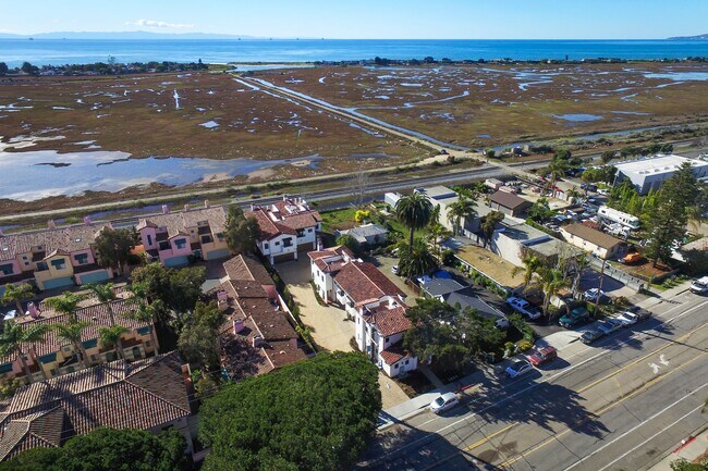 Building Photo - 4285 Carpinteria Ave