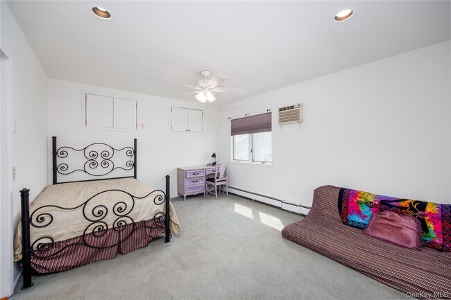 Building Photo - 3418 Oceanside Rd