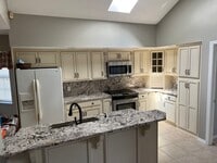 Building Photo - REDUCED North Shore 3B/2Bth