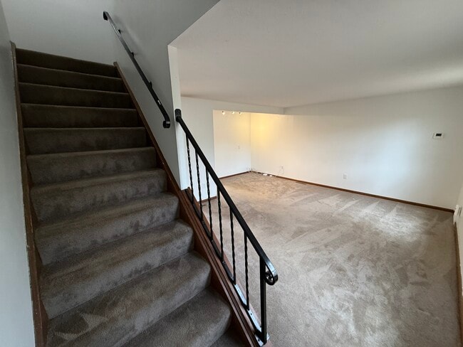 Building Photo - 108 Roberts Dr