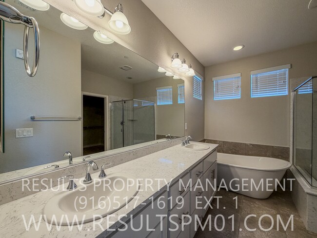 Building Photo - 1041 Bridlewood Dr