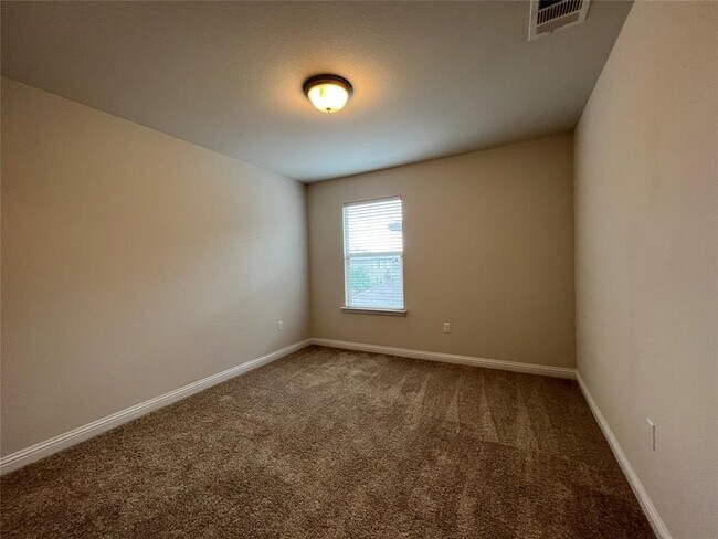 Building Photo - 1325 Meadowsouth Ln