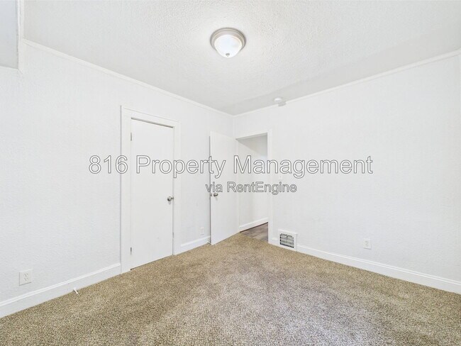 Building Photo - 5611 Olive St