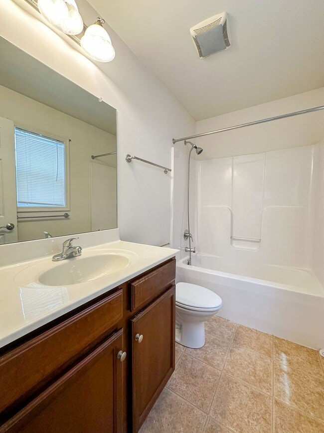 Building Photo - Sycomore Square Town House 3bed/2.5baths