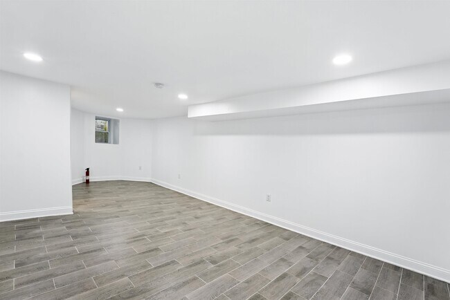 Building Photo - 52 Brinkerhoff St