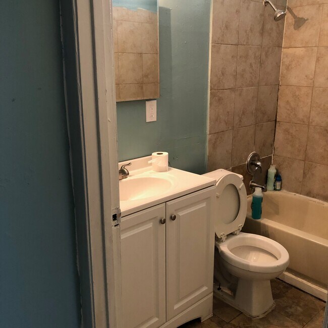 Building Photo - 375 Dorie St