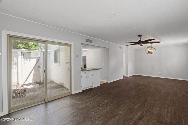 Building Photo - 2300 Twelve Oaks Dr