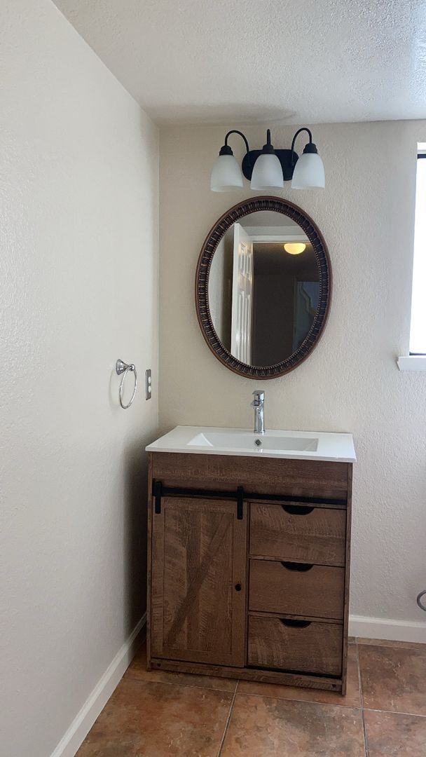 Building Photo - (APPLICATION PENDING) Beautiful Rancho Vis...