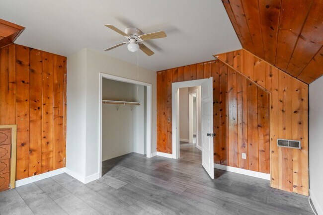 Building Photo - Beautifully Renovated 4-Bedroom Farmhouse on Large Corner Lot in the Heart of Sublimity - Water/S...