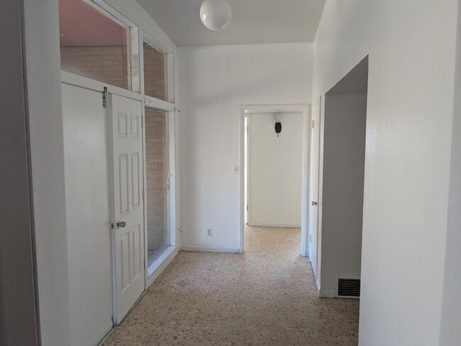 Building Photo - 1439 N Alamo Rd