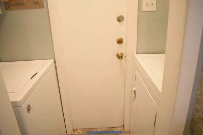 Building Photo - 3230 Pearl St