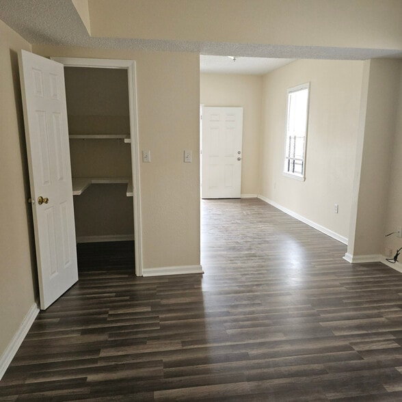 Building Photo - 8815 Fig St