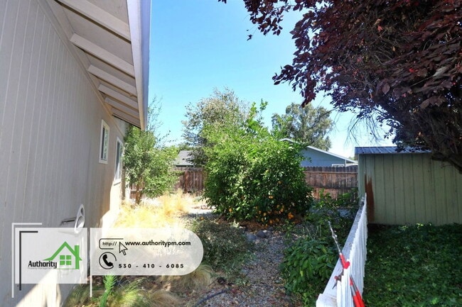 Building Photo - 6982 Yvonne Ct