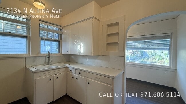 Building Photo - 7134 N Albina Ave