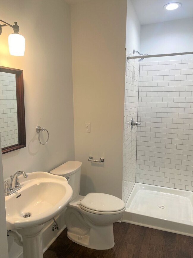 Building Photo - 1108 Boulevard