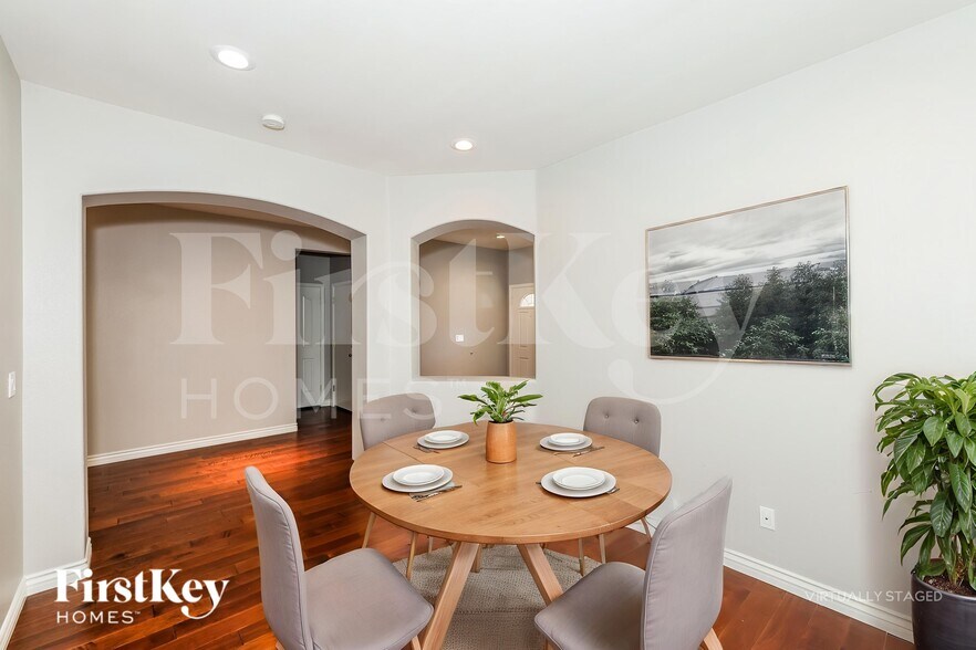 Building Photo - 10564 Bardilino St