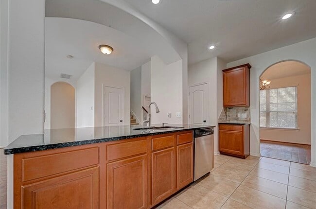 Building Photo - 11 Sagamore Ridge Pl