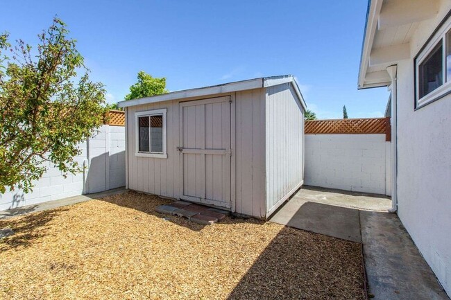 Building Photo - 36182 Magellan Dr