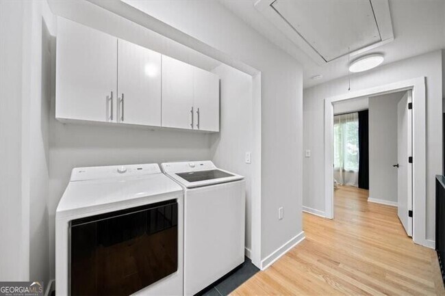 Building Photo - 1364 Rietveld Row NW