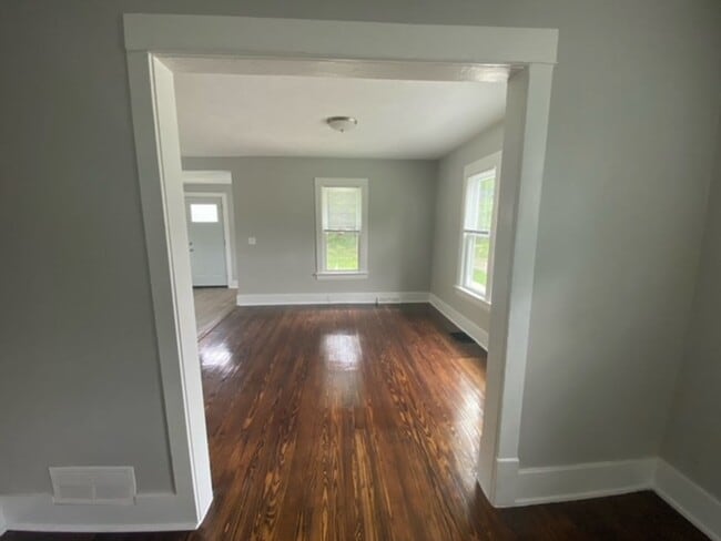 Building Photo - Fully Remodeled 3 Bed 1 Bath!!