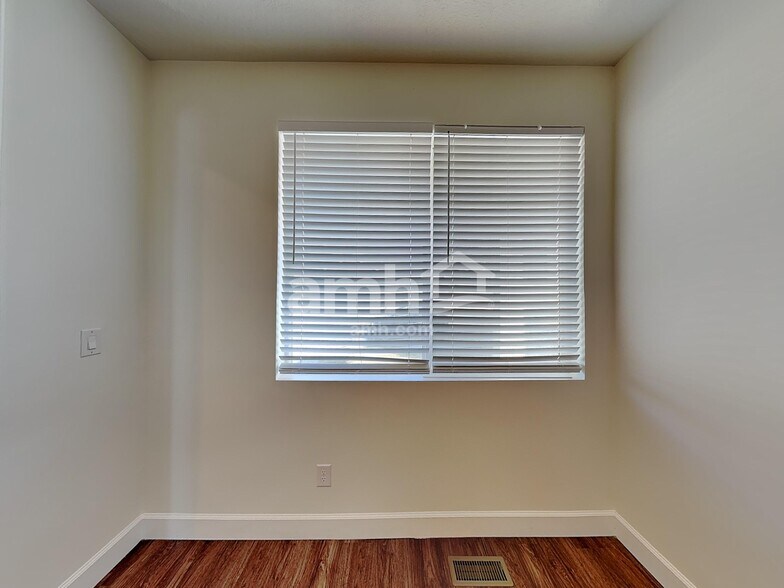 Building Photo - 1279 N Wagon Wy