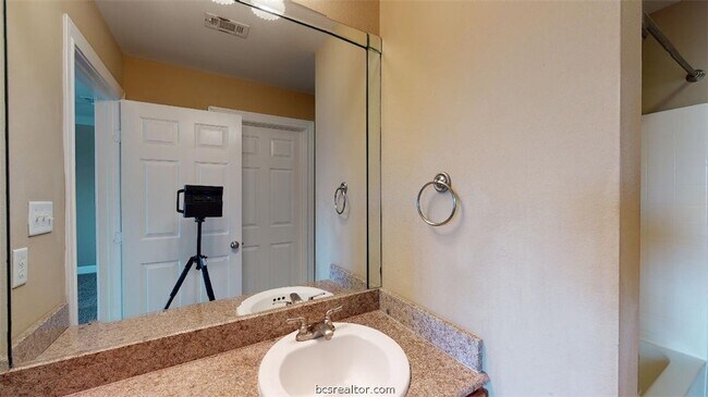 Building Photo - 801 Luther W St