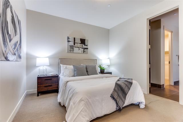 Building Photo - 2600 W 7th St