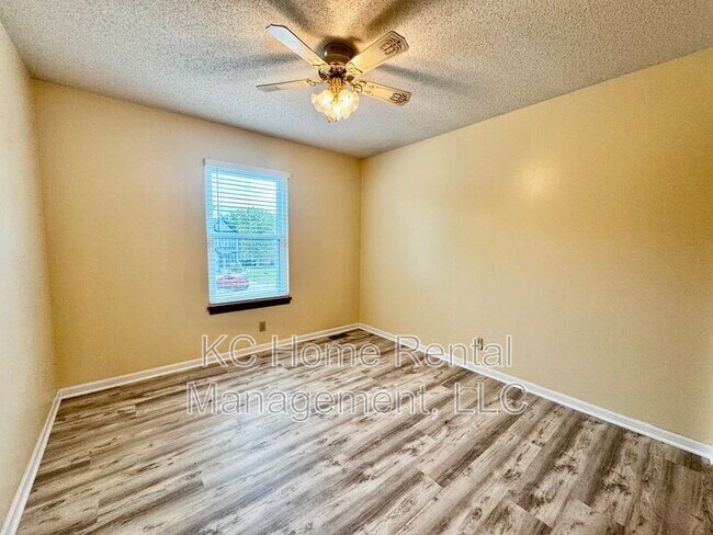 Building Photo - 1398 S Brentwood Dr