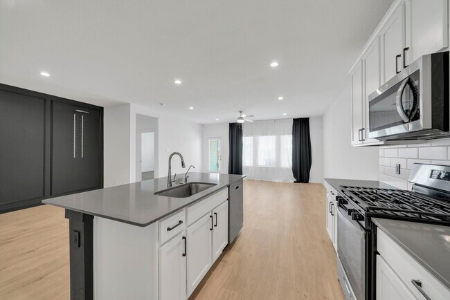 Building Photo - 31855 Hallington Hl Ln